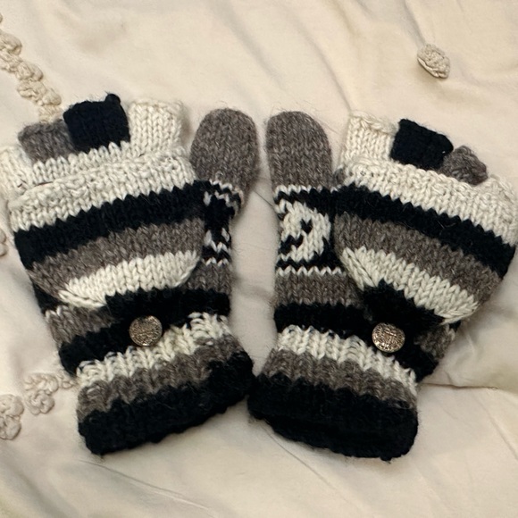Yin and Yang Knitted Wool Fingerless Gloves Lined Mittens - Picture 4 of 9